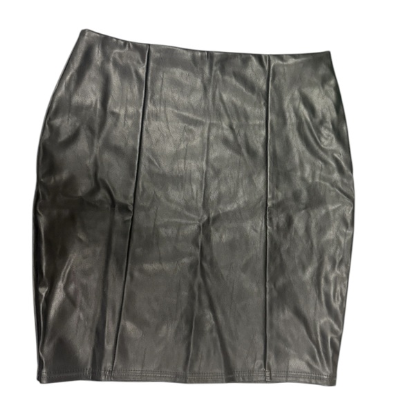 Blackmilk faux leather mini-ish skirt NWT size Medium - Picture 1 of 3